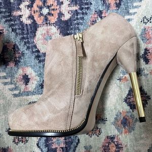 ZARA WOMAN “Fall Winter 12” Tan Faux Suede Pumps